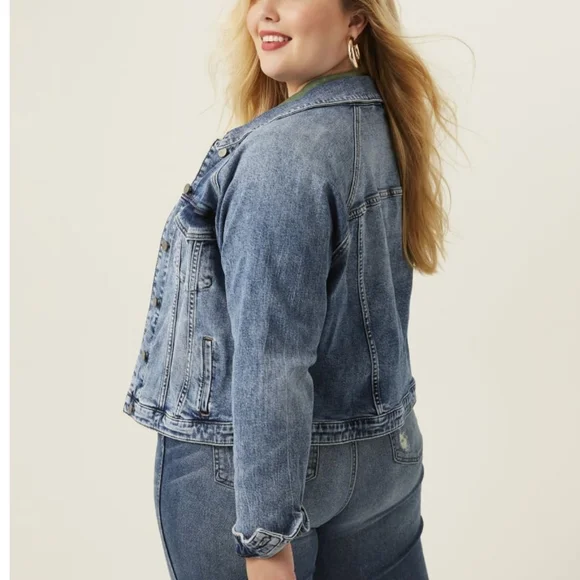 3/$30 Molly & Isadora Denim Jacket - Picture 2 of 8